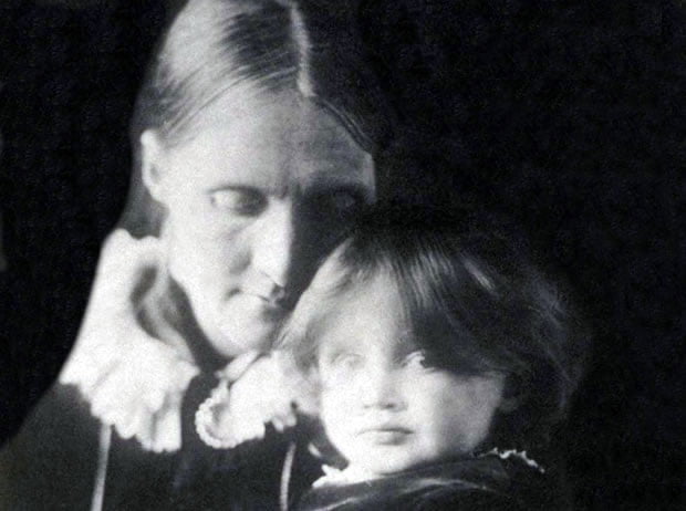Julia Stephen e Virginia Woolf, aos 2 anos
