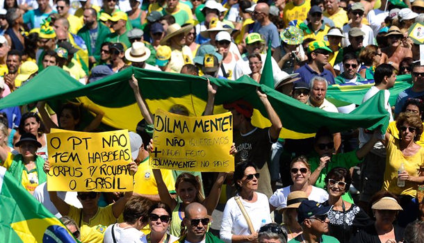 Vem pra rua! Mas vê se não esquece a lição de casa, tá?