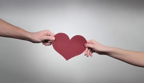 Migalhas não preenchem o coração. Quando não existe uma troca, não existe nada