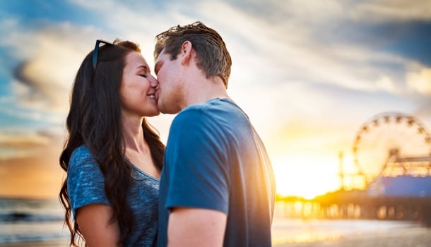 O amor não é imortal, posto que é chama. Mas que seja infinito enquanto dure