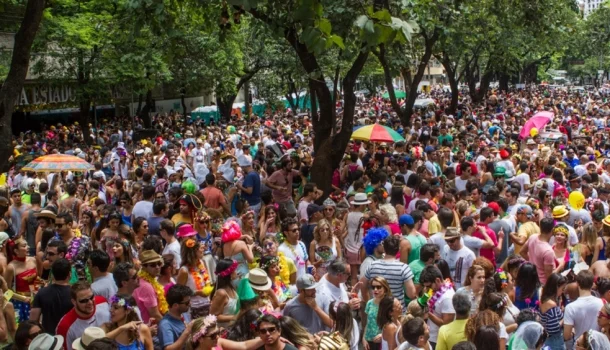 Cor não pega. E racismo? (Blocos deixam de cantar 'O Teu Cabelo