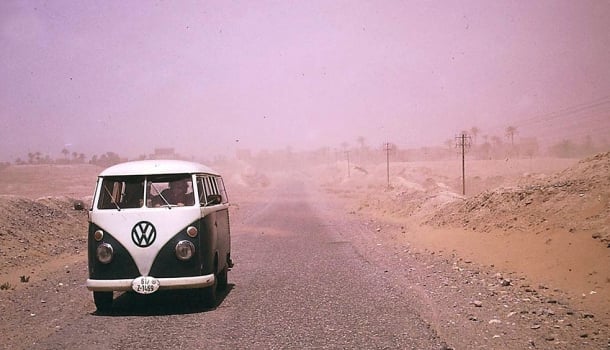 A vida era simples, feliz e divertida dentro da Kombi