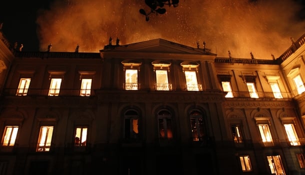 No país do mito, a cultura pega fogo