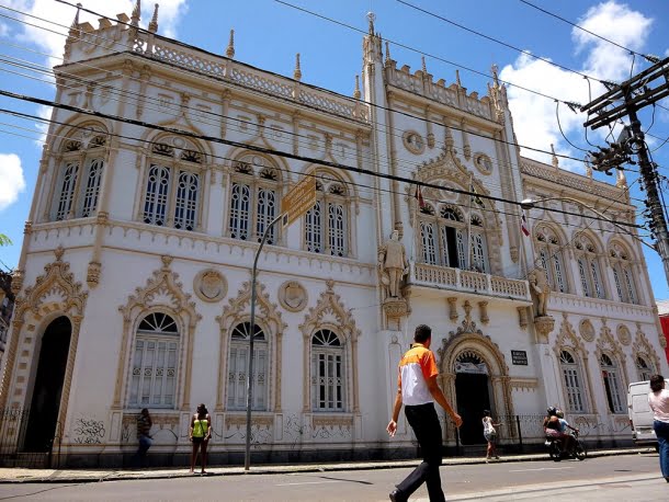 Biblioteca Infante D. Henrique, Salvador