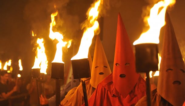 Procissão do Fogaréu e Ku Klux Klan, o que você não percebeu!