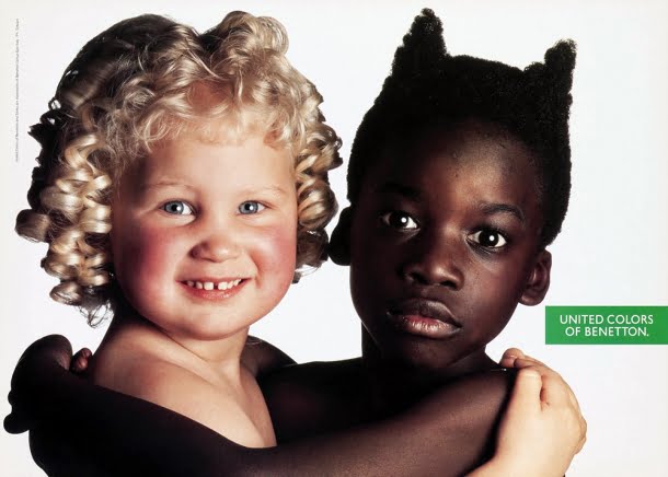 Esta campanha da Benetton insinuava que crianças negras eram “diabinhos”, enquanto as brancas “anjinhos”