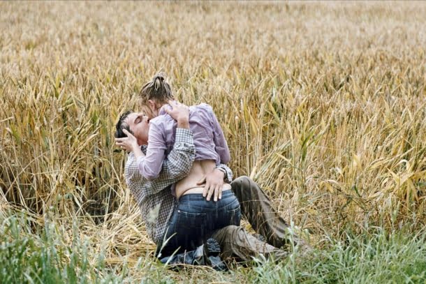 Scarlett Johansson e Jonathan Rhys Meyers — Match Point (2005)