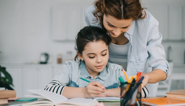 Chegou a hora de as escolas baixarem a bola e entenderem que quem educa são os pais