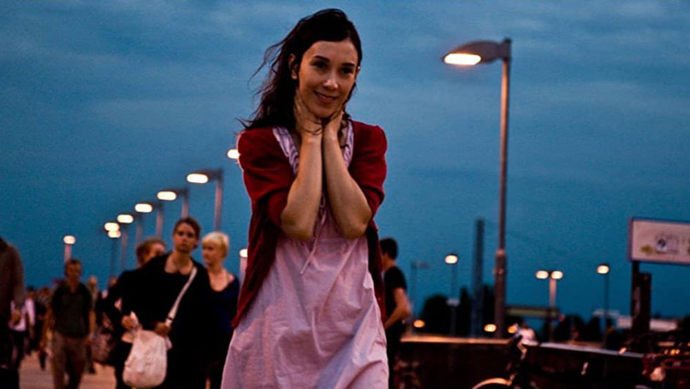 A Estrangeira (2010), Feo Aladag