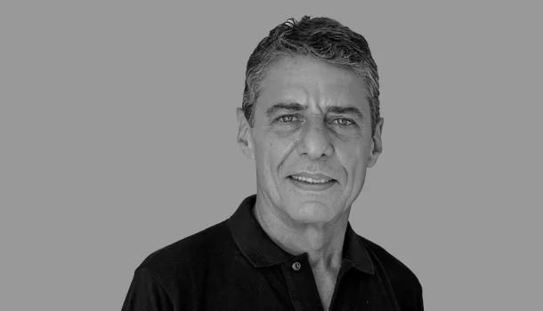10 frases de Chico Buarque de Hollanda que vão te atingir como um soco no estômago revestido de poesia
