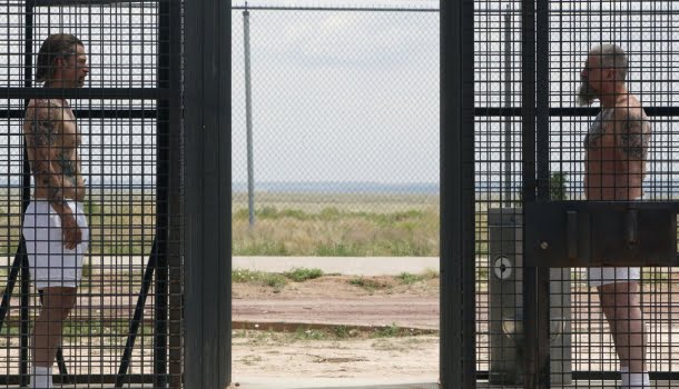 Suspense brutal, na Netflix, é ‘O Poderoso Chefão’ dos filmes de prisão
