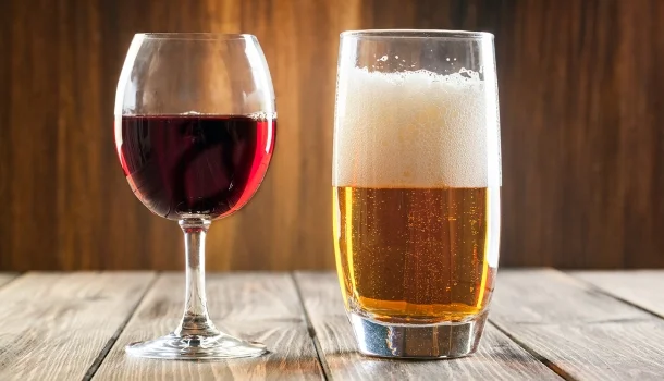Estudo comprova que vinho é barreira contra Covid-19, mas cerveja tem efeito contrário Estudo comprova que vinho é barreira contra Covid-19, mas cerveja tem efeito contrário