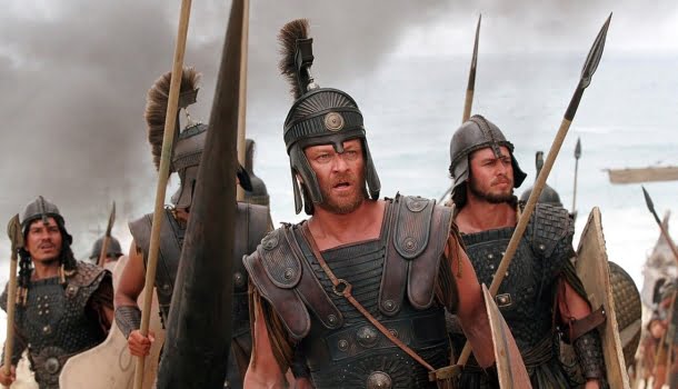 O filme épico na Netflix que vai te esmagar enquanto ensina uma lição de história
