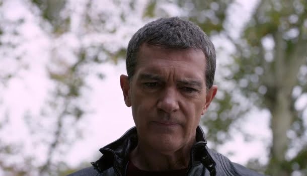 Filme com Antonio Banderas na Netflix te manterá na ponta do sofá, olhos vidrados na TV, e o coração saindo pela boca