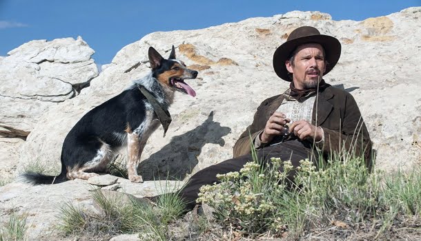 Faroeste com Ethan Hawke e John Travolta é um dos melhores do gênero na última década