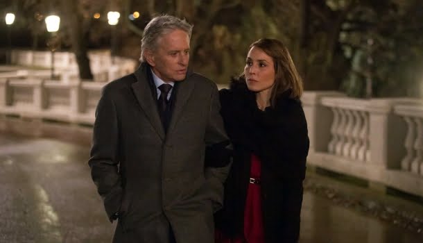 Filme com Noomi Rapace e Michael Douglas, na Netflix, vai te deixar sem fôlego e sem piscar do início ao fim