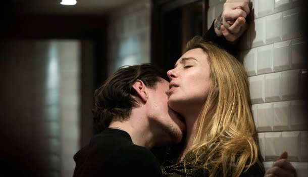 7 romances ardentes na Netflix que vão deixar seu coração em chamas