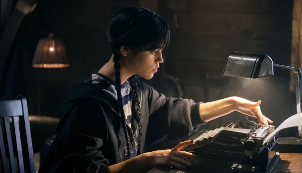 Você não pode deixar de ver essa série viciante de Tim Burton que está na Netflix