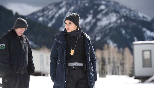 O filme realista e brutal que causou cegueira temporária em Elizabeth Olsen durante as gravações está na Netflix