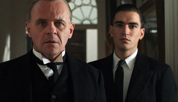 Baseado em livro de Kazuo Ishiguro, filme com Anthony Hopkins, na Netflix, é uma obra-prima