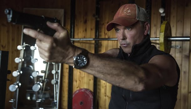 Filme com Michael Keaton na Netflix te manterá imóvel no sofá e com coração saindo pela boca