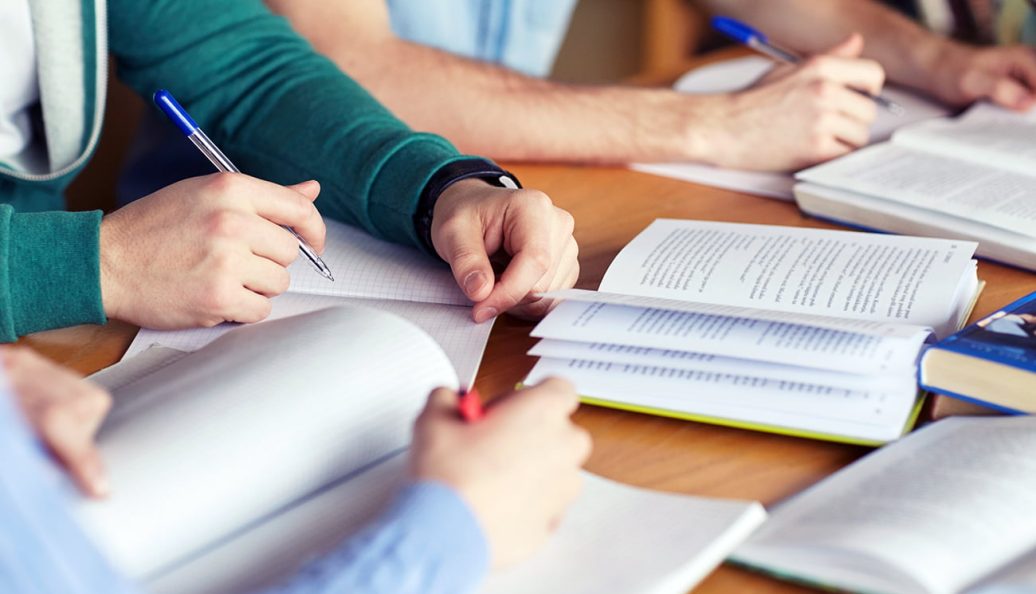 livros acadêmicos em português