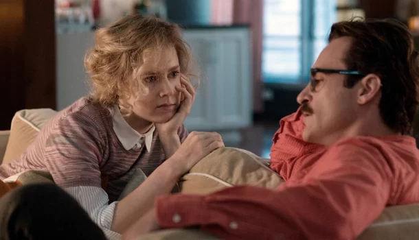 Na Netflix, filme com Joaquin Phoenix e Scarlett Johansson é um dos romances mais belos da história do cinema, e você não assistiu