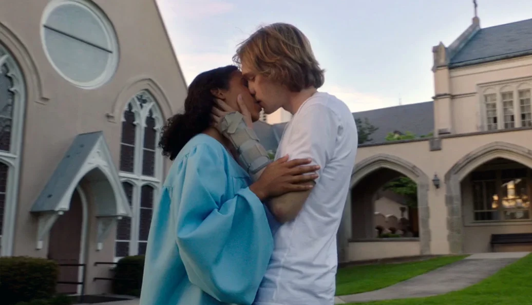 Palavras nas paredes do banheiro