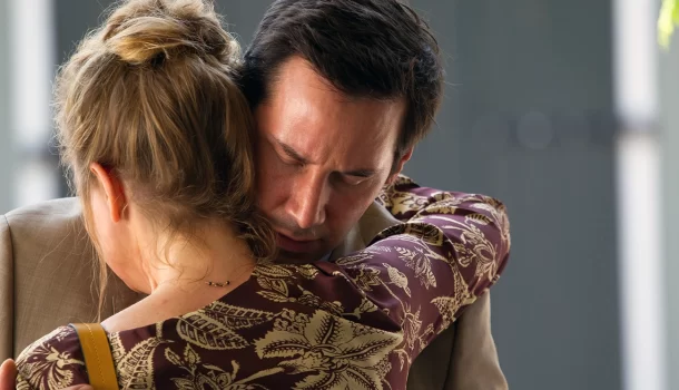 Thriller jurídico com Keanu Reeves, na Netflix, te faz desvendar mistérios como Agatha Christie