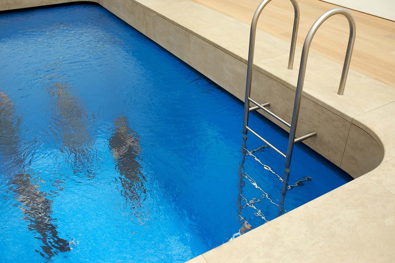 A piscina do argentino Leandro Erlich