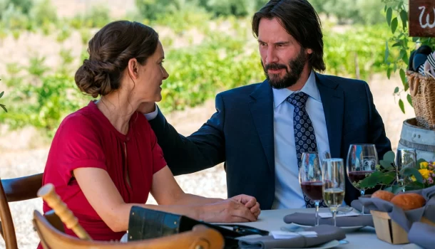 Comédia romântica encantadora e terapêutica com Keanu Reeves e Winona Ryder está no Prime Video
