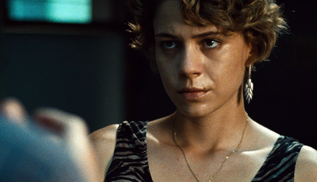 O Lobo Atrás da Porta