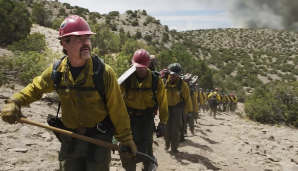 Baseado em história real incrível, filme com Josh Brolin e Miles Teller, na Netflix, é lição de coragem e resiliência