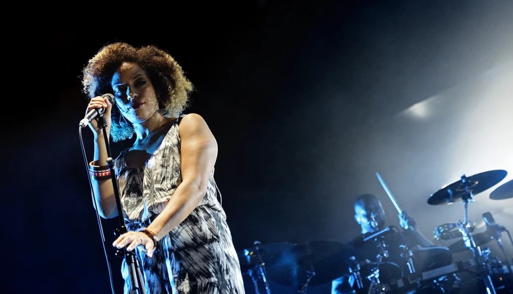 Massive Attack e Shara Nelson