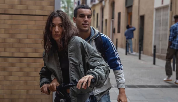 Direção de estreia de Mario Casas, drama shakespeariano acaba de chegar na Netflix