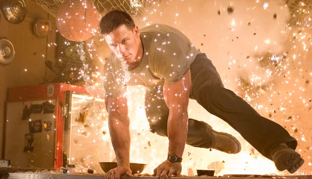 Frenético e alucinante, filme com John Cena na Netflix é opção mais divertida do catálogo