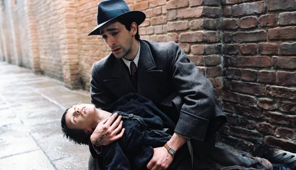 Eleito um dos melhores filmes da história, drama vencedor de 3 Oscars e da Palma de Ouro foi aplaudido por 15 minutos em Cannes e está na Netflix
