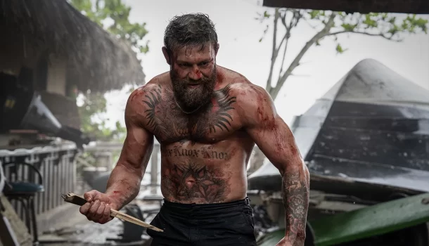 Remake de clássico de ação, thriller com Jake Gyllenhaal e Conor McGregor acaba de chegar ao Prime Video