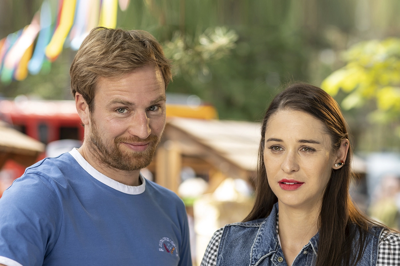 Comédia romântica na Netflix é perfeita para passar o feriado jogado no  sofá debaixo das cobertas - Revista Bula, image size:1300x867