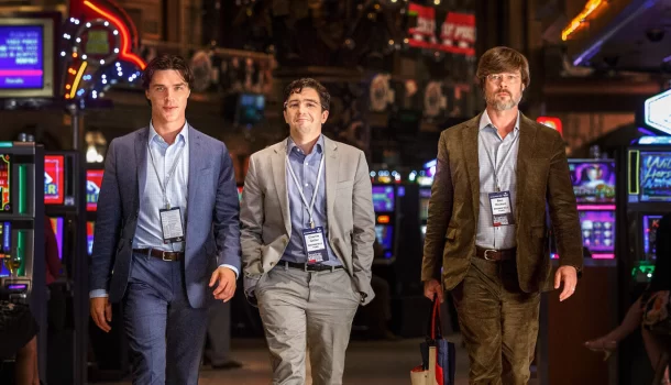 O filme genial com Christian Bale, Brad Pitt e Ryan Gosling, que todo mundo deveria assistir ao menos uma vez na vida — na Netflix