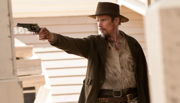 Faroeste com Ethan Hawke na Netflix vale cada milésimo de segundo do seu tempo