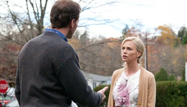 Comédia agridoce com Charlize Theron, na Netflix, vai trazer reflexões sobre felicidade e saúde mental
