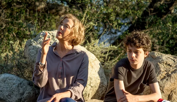 Poético e político: drama de Mike Mills com Annette Bening, Ella Fanning e Greta Gerwig vai provocar uma verdadeira revolução de emoções, na Netflix