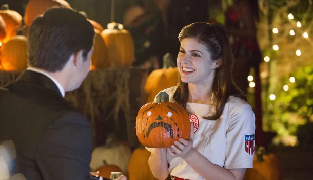 Comédia romântica com a Alexandra Daddario, na Netflix, prova que o amor pode estar em todos os lugares
