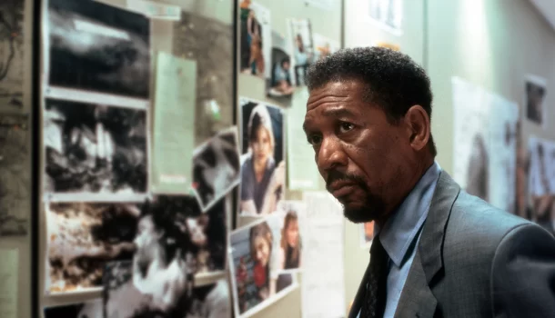 Suspense policial com Morgan Freeman e Ashley Judd adaptado de livro lido por 375 milhões de pessoas, na Netflix