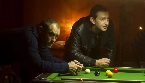 Com uma tensão de apertar o peito, o filme com Jude Law, que acaba de chegar à Netflix, vale cada segundo