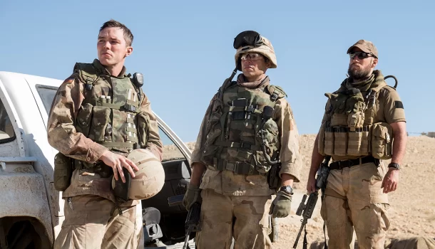 De diretor brasileiro, ação hollywoodiana com Henry Cavill e Nicholas Hoult está na Netflix