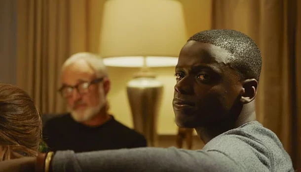A obra-prima de Jordan Peele na Netflix é um dos filmes mais brutais e impactantes do cinema e não te deixará desviar o olhar