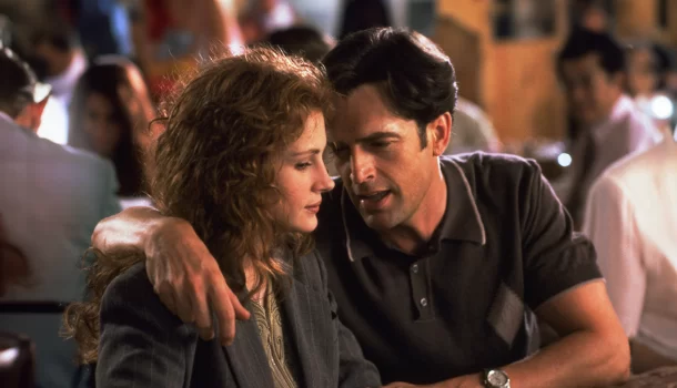 Indicada ao Oscar, comédia romântica com Julia Roberts levou nada menos que 65 milhões de espectadores aos cinemas e está na Netflix
