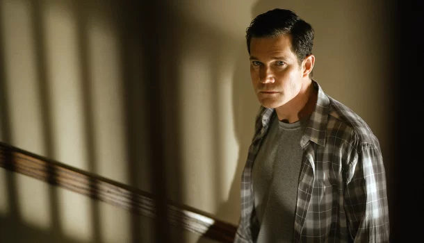 Inspirado em caso real arrepiante, suspense com Penn Badgley acaba de chegar à Netflix